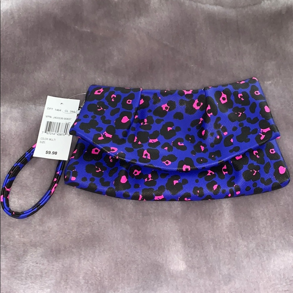 🏷 2/$5, 3/$7, 4/$9-NWT Wristlet